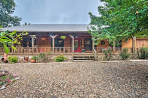 Cabin with Hot Tub, 4 Mi to Broken Bow Lake!